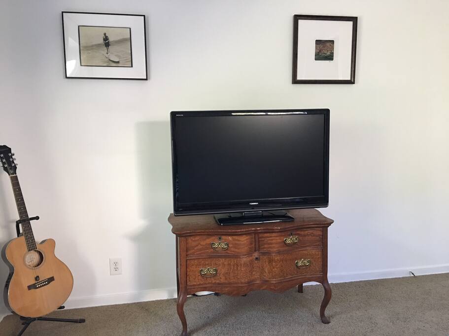 TV and charging station
