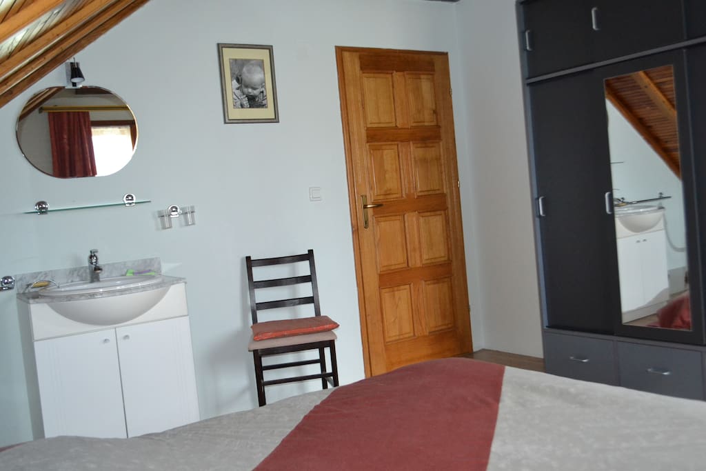 Chambre Frêne avec Lavabo.