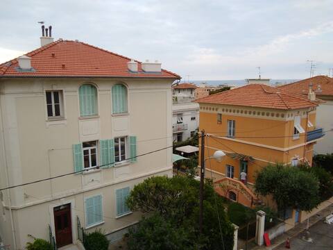 Apartment with sea view in Nice.