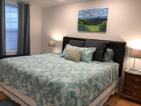 Blue Heron: Comfortable, Immaculate, City, Apt.