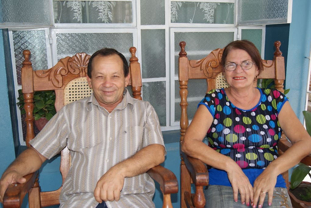 Los anfitriones Manuela Zamora Verdecia y Oscar Labrada Cruz le brindarán un servicio único y personalizado, y estarán siempre listos para atender sus necesidades.