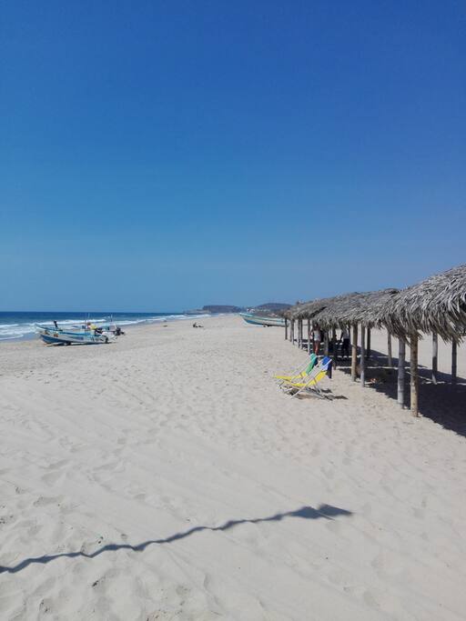 playa de manglaralto ( una antes de montañita)