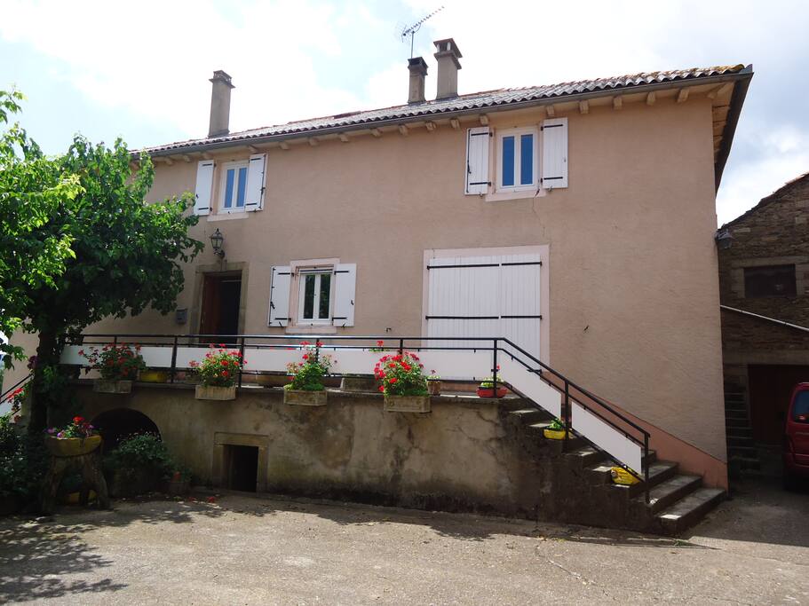 Terrasse et cour