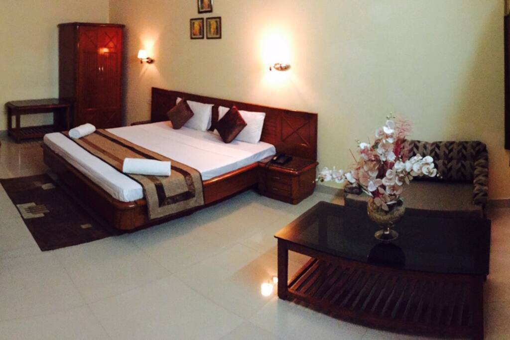 LUXURY ROOM