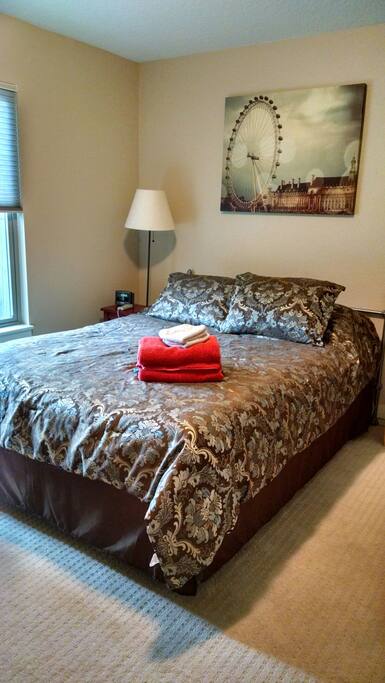 Super comfortable Sleep Number queen bed, adjustable to your personable comfort.