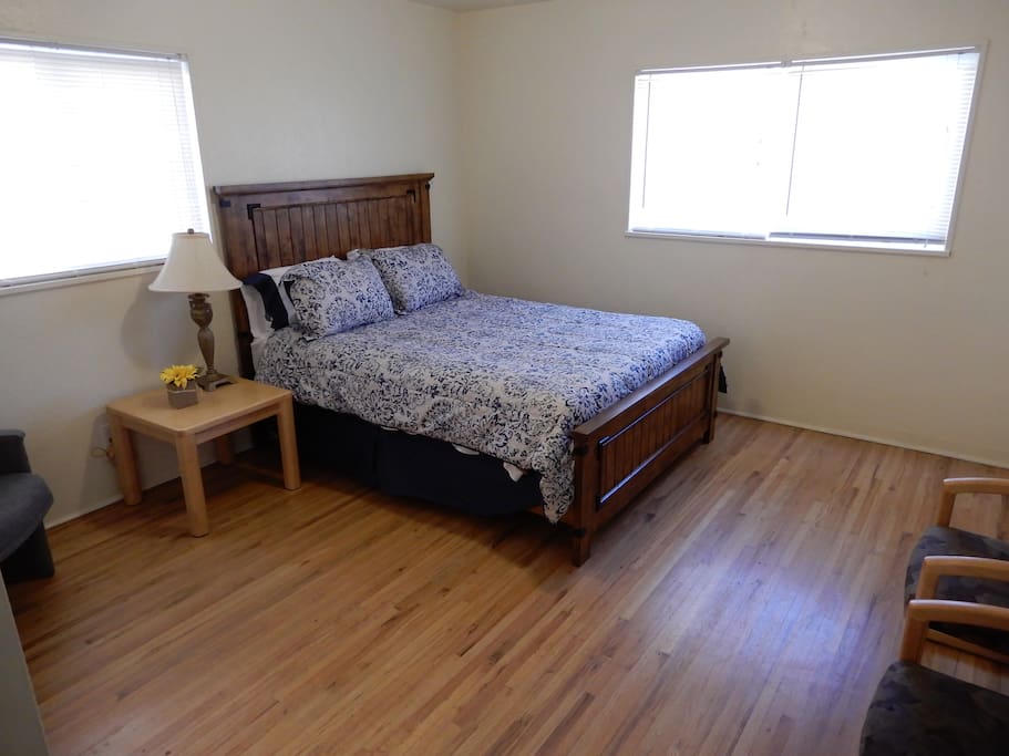 Master Bedroom with Queen Bed