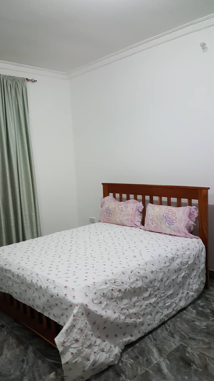 Საწოლი სულ 5 საძინებლიდან ერთ-ერთში