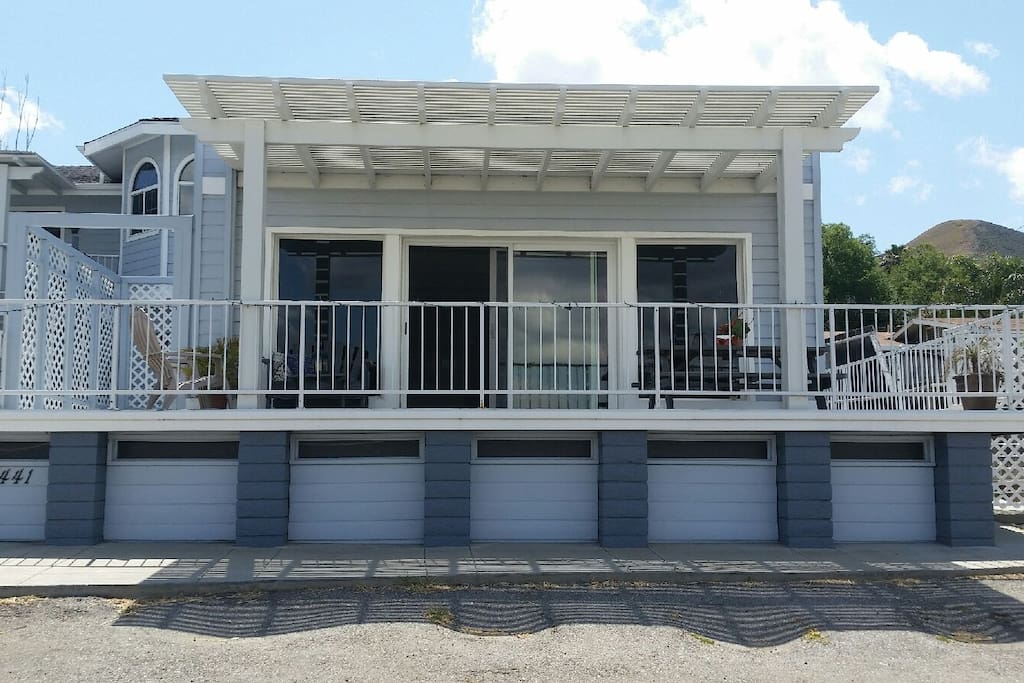Front of house access thru front door or side gate