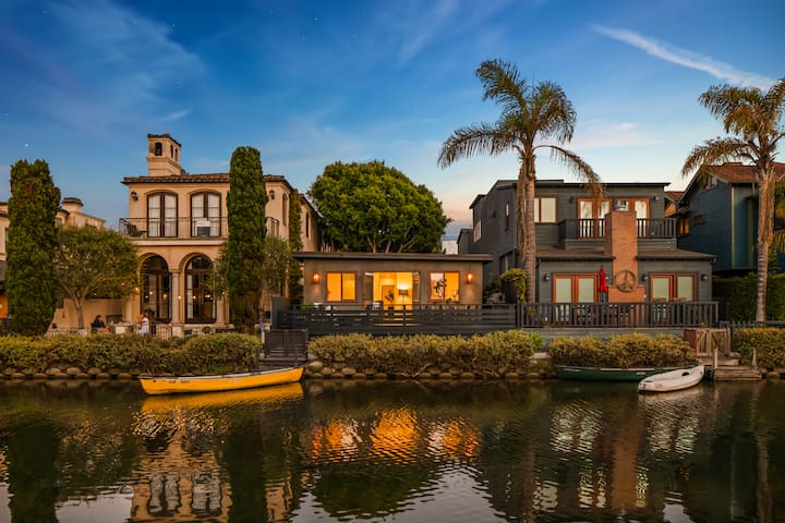 Resort Style Villa in Venice Canals-Right By Beach