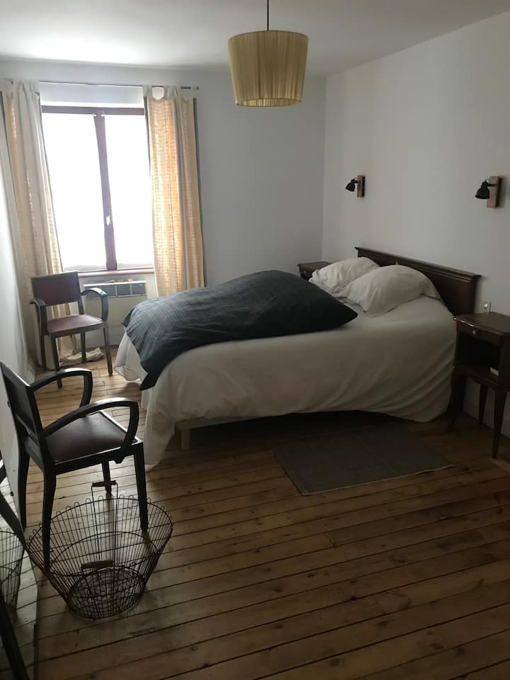 Dhoma gjumi 3 : 1 krevat dopio