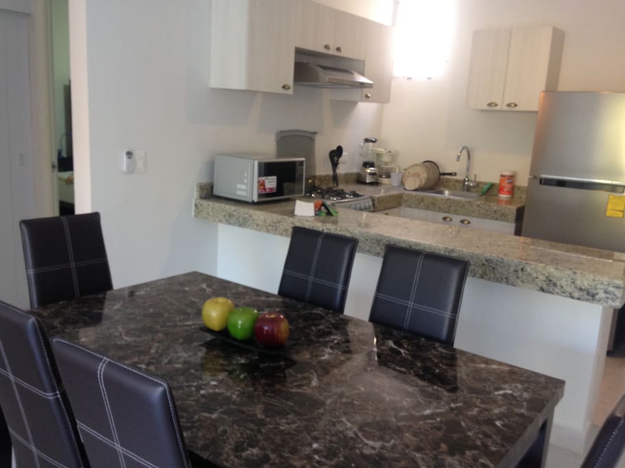 Fully equipped kitchen and dining room