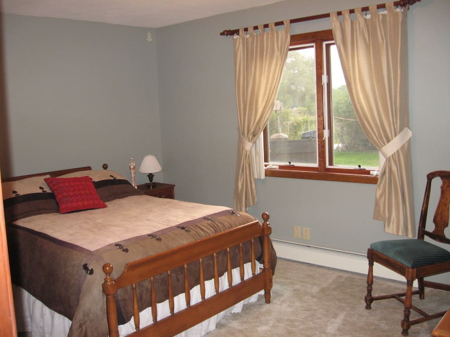 full bed, built-in closet