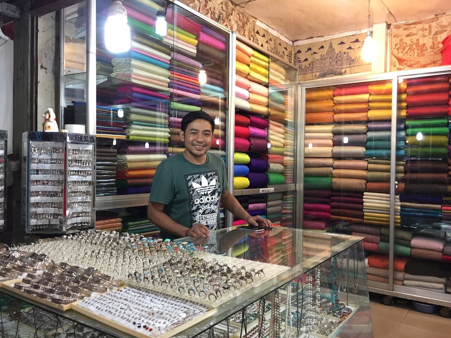 I also can help you to find little or big souvenirs to bring back home.
