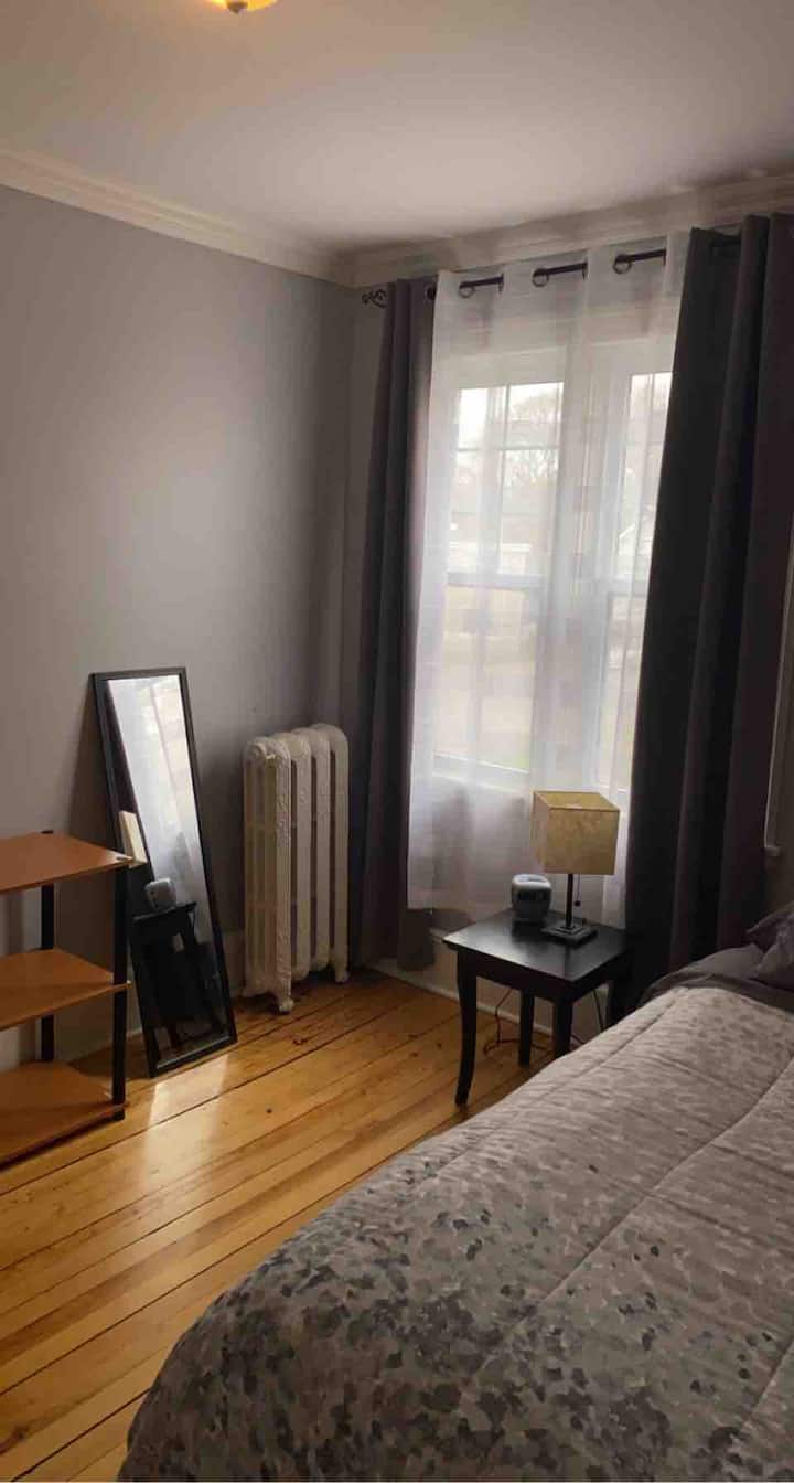 ห้องนอนพร้อมเตียงควีนไซส์!