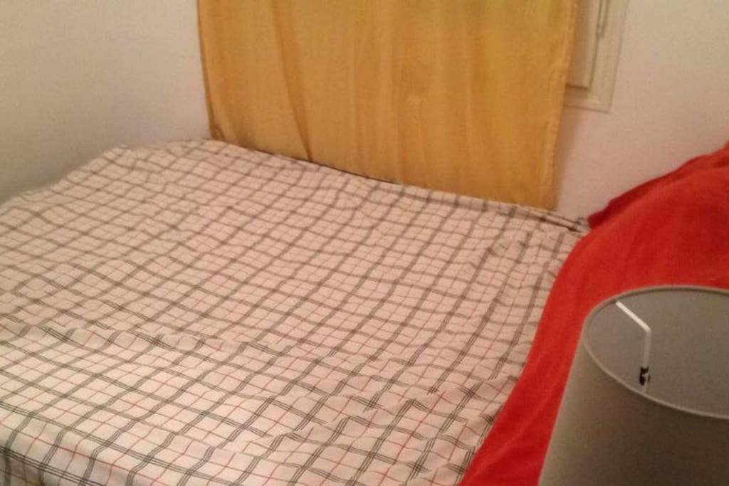 Chambre avec lit double / double bedroom / habitación