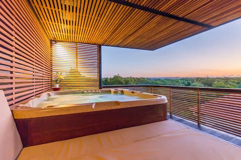Jacuzzi on Roof Terrace with View, 500m to Beach