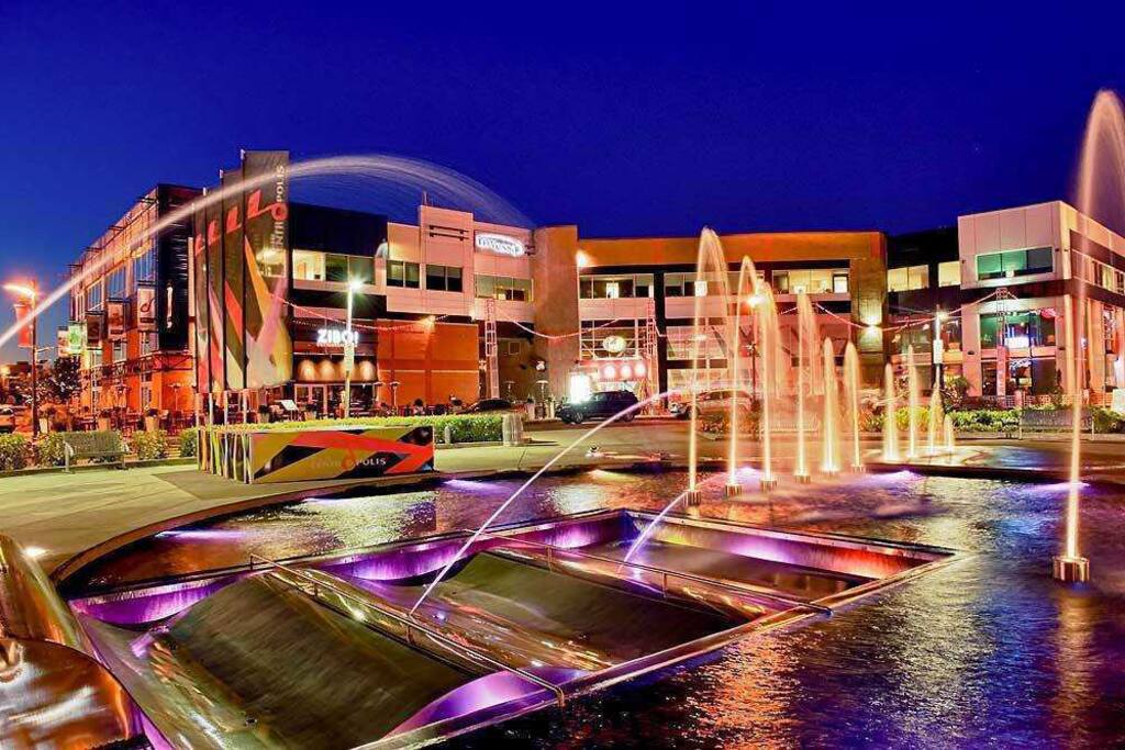 D. LUXURY TWOSTORY VILLA. Townhouses for Rent in Laval, Quebec, Canada