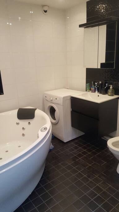Bathroom with a jaccuzi