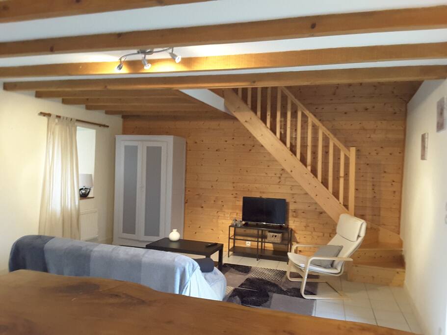 Salon avec clic clac (possibilité couchage de deux personnes)