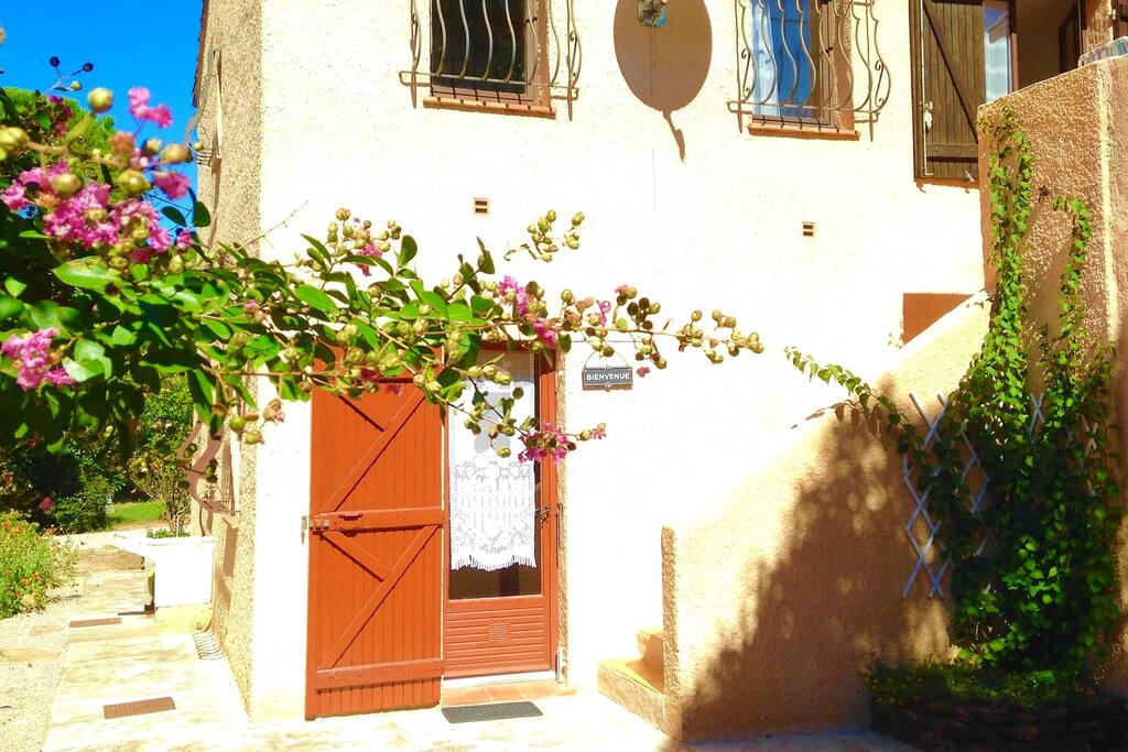 Ground-floor appartment entrance