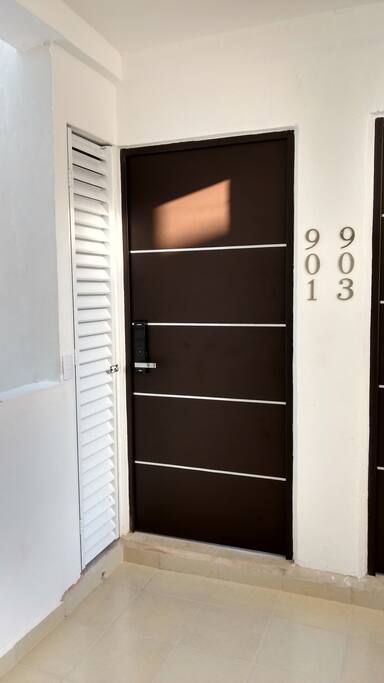 Cerradura digital con clave para facil acceso / Digital lock with code