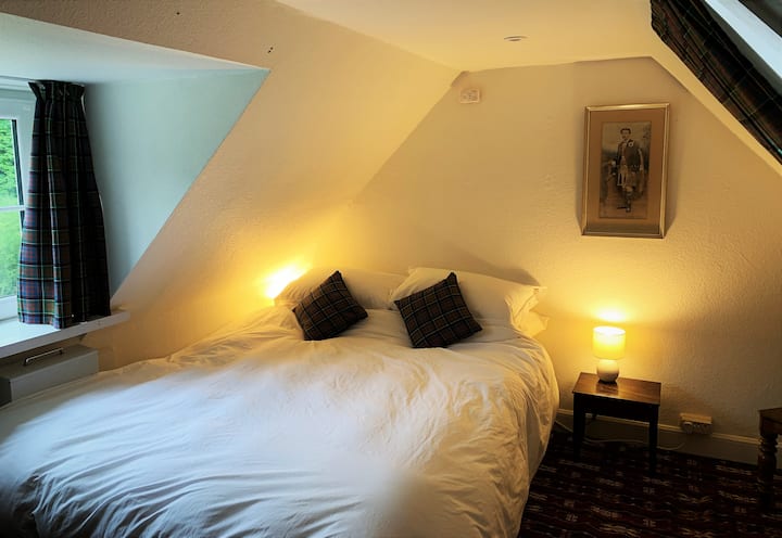 Bilik Tidur Tartan di tingkat atas