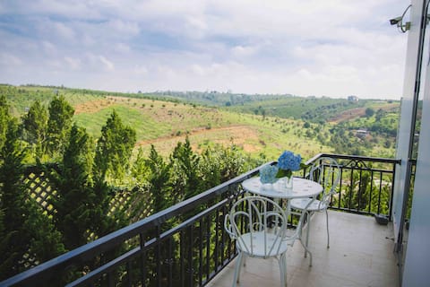 Sen Villa - King Bedroom with garden and hill view.