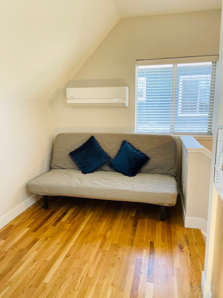 Преклопен двоен футон/кауч на спуштање 