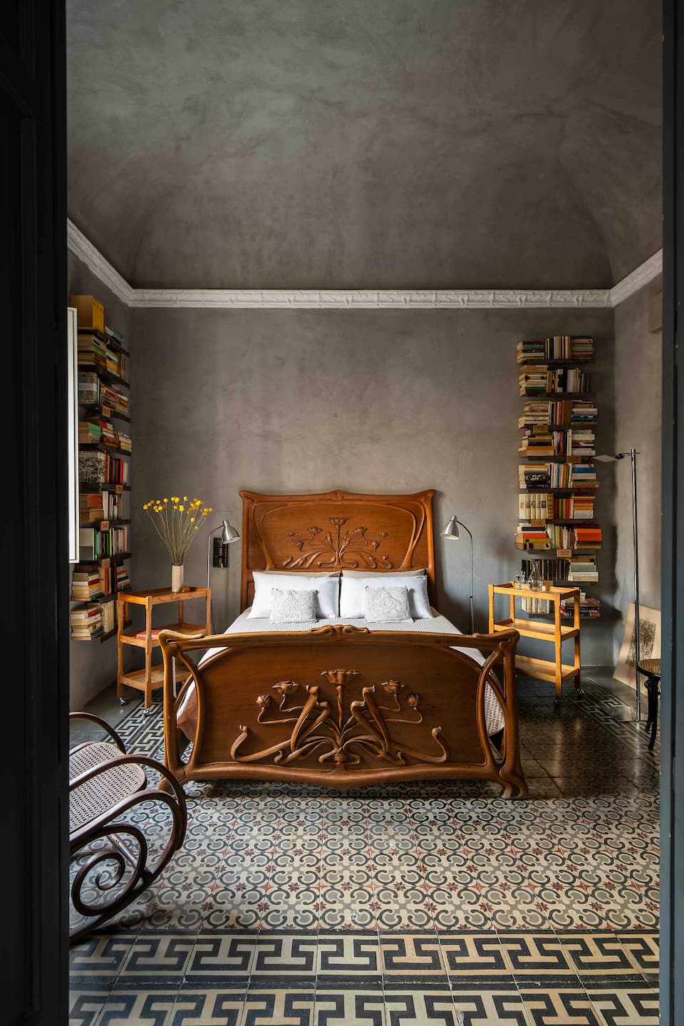 A designer's Art Nouveau flat lined with books, Palermo, Sicily, Italy, photo 6 of 10
