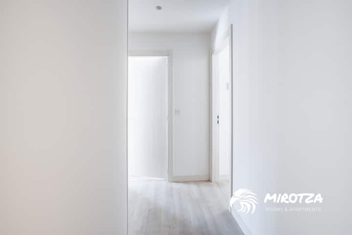 APARTMENT CORRIDOR