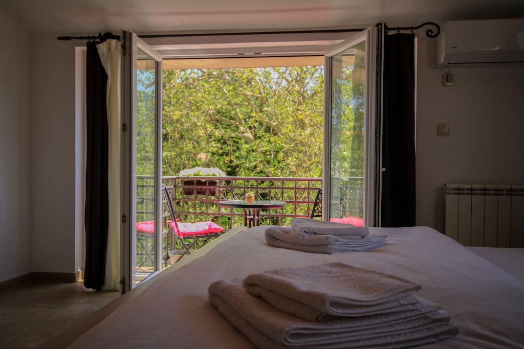 bedroom, balcony