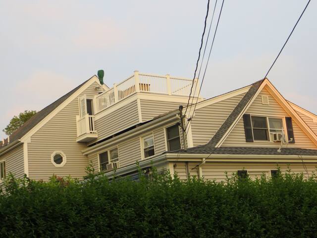 Walk 2 beach, huge deck off new kitchen, roof deck gallery image 2
