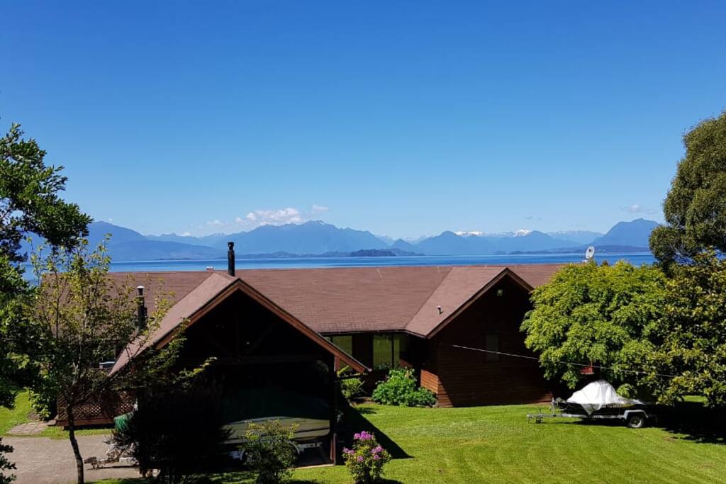 Casa desde terraza cabaña (se arrienda aparte)