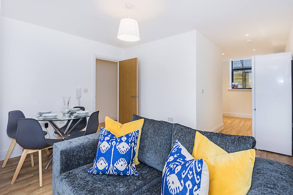 Flat 6 Living Room 2