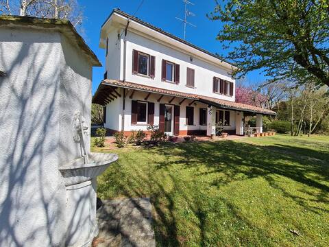 Villa with gardens at the foot of Monferrato