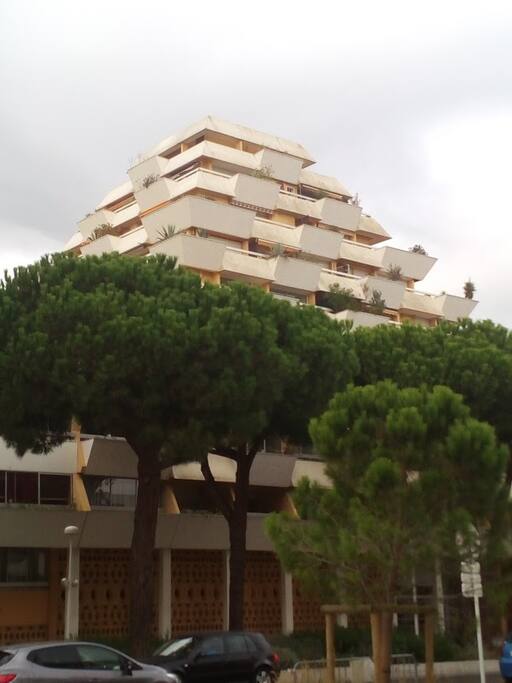 l'immeuble et l'appartement tout en haut