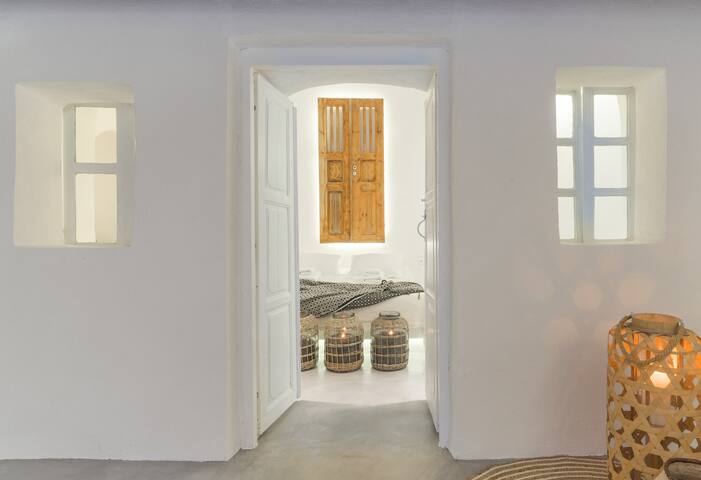 Gaia Suites | Sky Suite with Indoor Jacuzzi gallery image 5