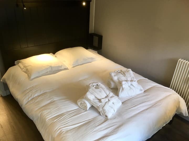 ห้องผู้ปกครอง (160 * 190)