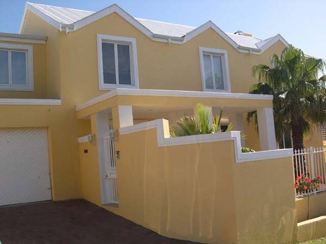 West Beach Manor gallery image 3