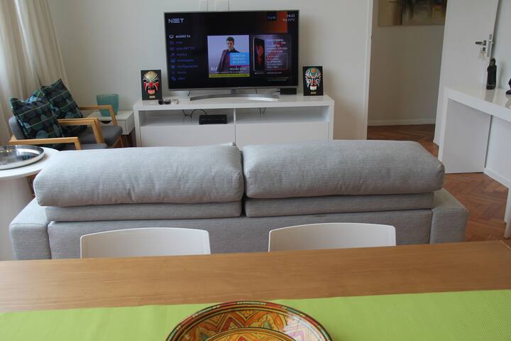 Encantador 3 quartos frente à praia de Copacabana gallery image 3