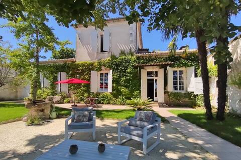 Charming HOUSE 5* near Bordeaux, swimming pool/A/C