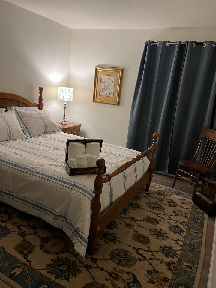 ¡Un placer en  el lujo de esta reina! - Dormitorio 2 - (Ropa de cama de invierno) Todos los dormitorios equipados con cortinas opacas.