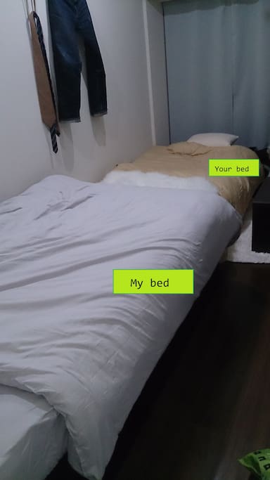 Beds are aligned vertically.