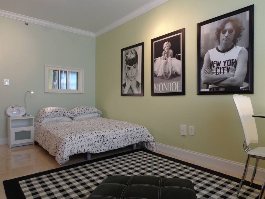 QUEEN BED