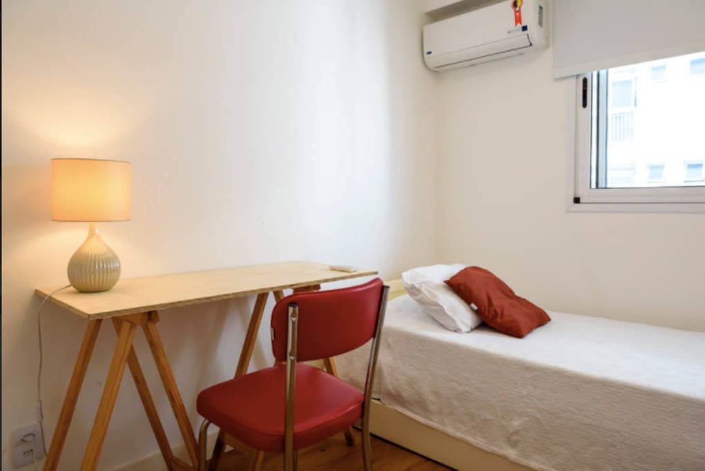 Quarto opção 1 cama + mesa de trabalho