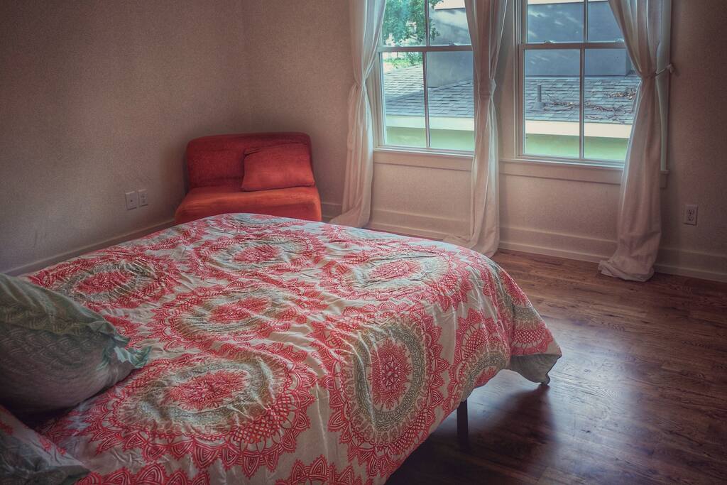 Large bedroom 1