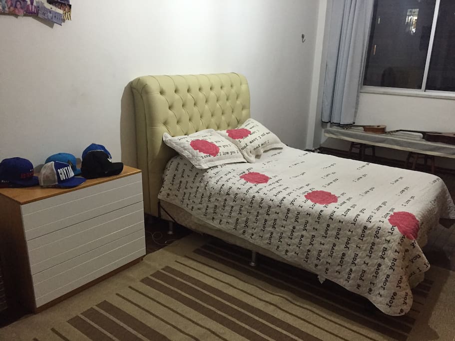 Quarto com duas camas - Bedroom with two beds