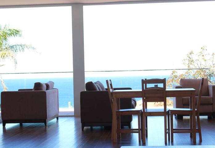 Stunning 4 Bedroom Home, Magnificent Water Views