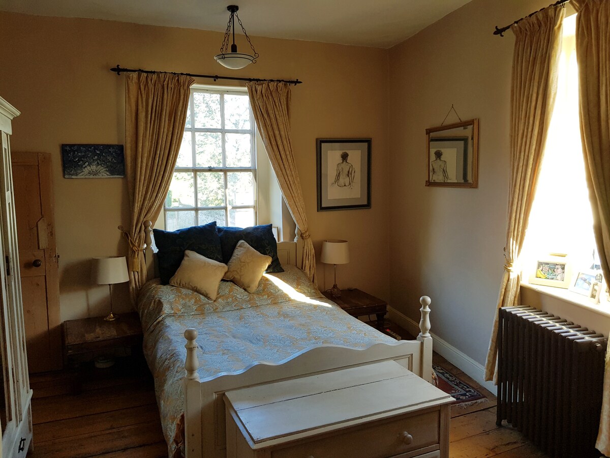 Двойна спалня със самостоятелна баня