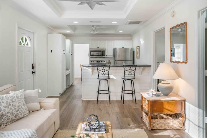 The Cottage On 6th- 5 Min Drive To Beach - Vero Beach, FL